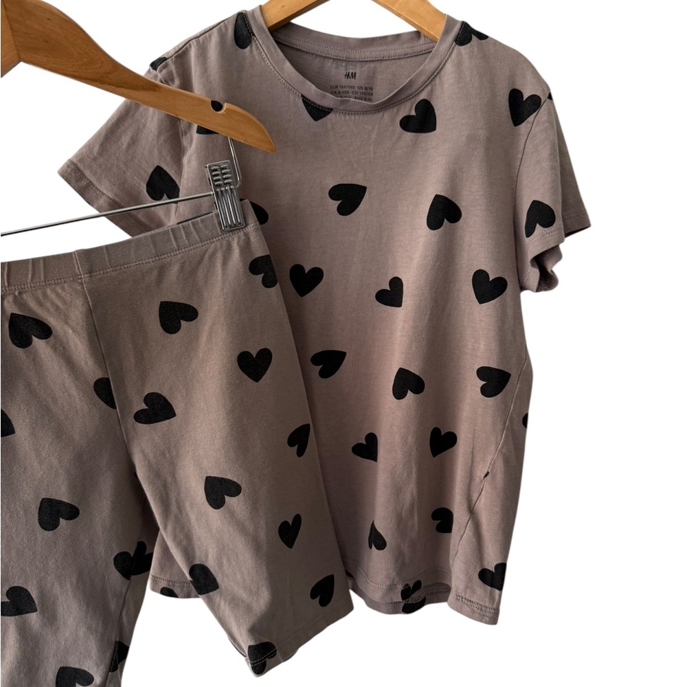 H&M Kids Taupe Short-Sleeve Tee & Biker Shorts Set with Black Hearts